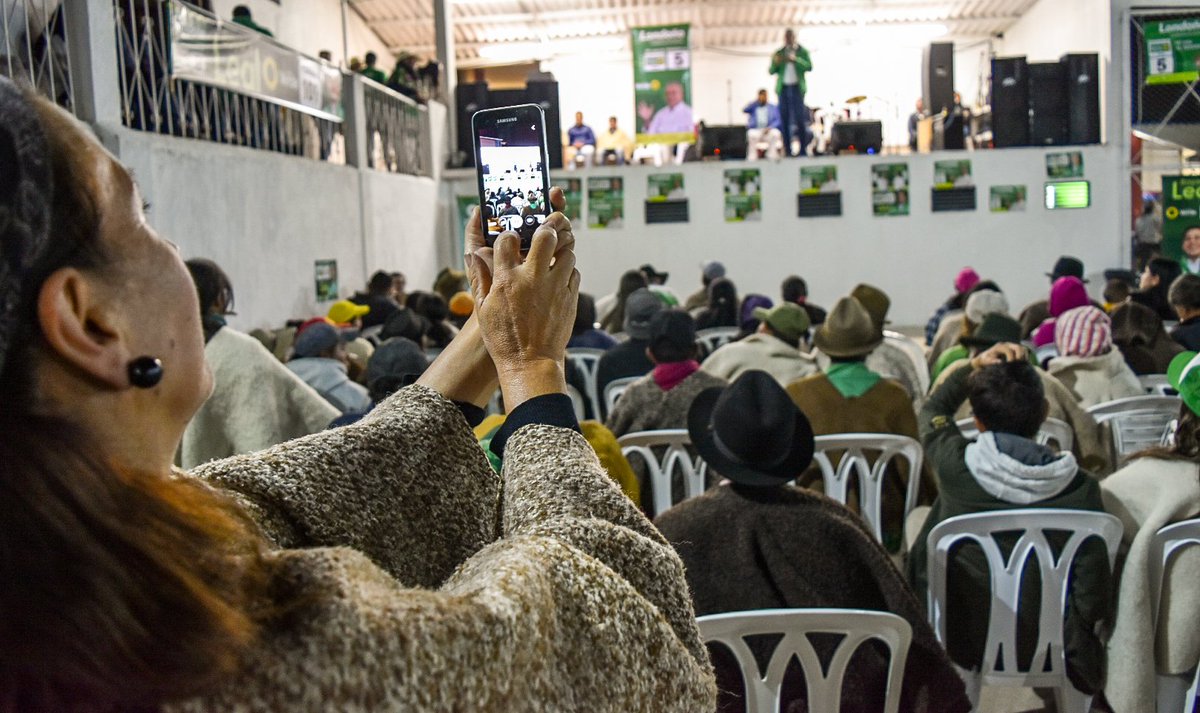 JorgeELondonoU's tweet photo. #EnSora // A pesar del frío, nuestros paisanos y paisanas nos escucharon atentamente, expusimos nuestras propuestas para llegar al Senado, vamos a seguir trabajando por nuestro #Boyacá, que nuestros hechos hablen más que las palabras.

#ConfiamosenelFuturo 🖐️🌻 #SenadoVerde5 👍 https://t.co/dBguTcJIcj