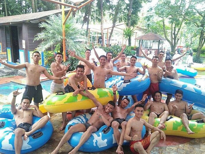 jeebatman's tweet photo. Sudah banyak pelajar pakai promo pelajar di @TheJungleBogor , hanya sampai Februari ini lho, kamu kapan? #thejunglewaterfun #thejunglebogor #bogor #depok #bekasi #jakarta #tangerang #bandung #cibubur #promoktpadalagi #promoultah #promopelajar  #hemat #azazyn https://t.co/rNXSqGV2Fv