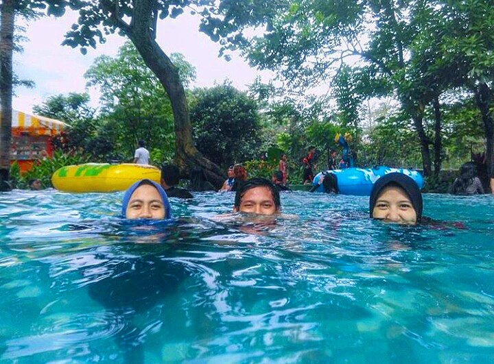 jeebatman's tweet photo. Sudah banyak pelajar pakai promo pelajar di @TheJungleBogor , hanya sampai Februari ini lho, kamu kapan? #thejunglewaterfun #thejunglebogor #bogor #depok #bekasi #jakarta #tangerang #bandung #cibubur #promoktpadalagi #promoultah #promopelajar  #hemat #azazyn https://t.co/rNXSqGV2Fv