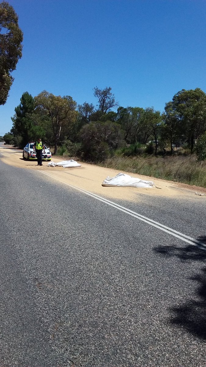 RoadPolicingWA's tweet image. Dropped bales of chicken feed blocking Karnup Rd, Serpentine. #insecureload #TEG1 (Peel)
