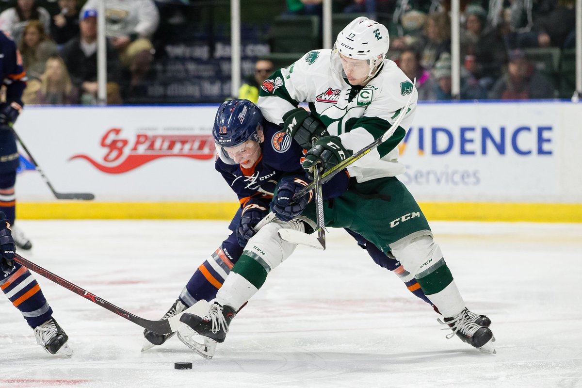 MastImages's tweet photo. Some quick photos from tonight's @WHLsilvertips game vs the Kamloops Blazers #sillvertips #hockey #whll #photography https://t.co/adUUpNx1K1