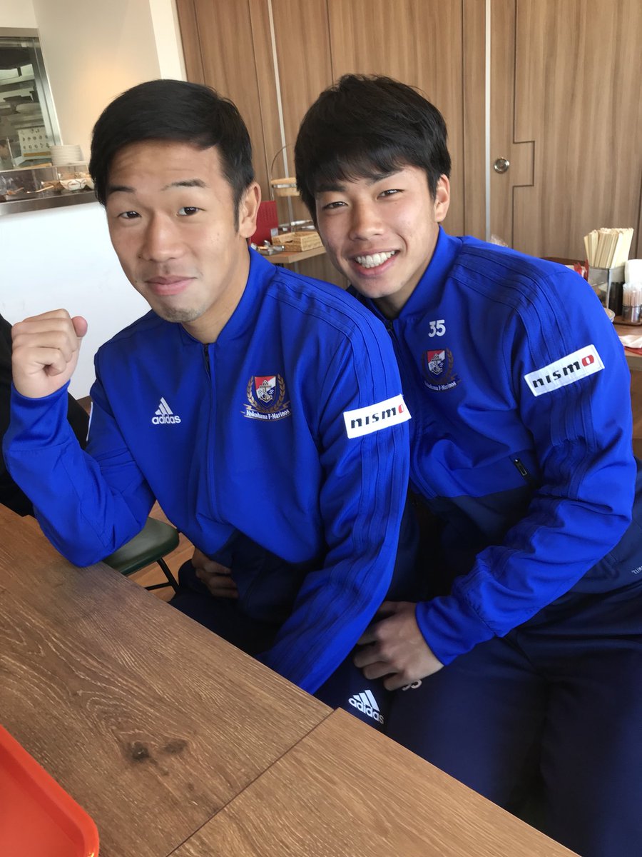 kaina_yoshio's tweet photo. 後輩の西山がゆうき君と双子コーデの写真をTwitterにあげてたぁ〜チクショーo(｀ω´ )o俺だって負けてらんねぇ！
こっちはキー坊と双子コーデだし！
これで俺もヤホーで記事になるぜぇ〜！ https://t.co/VHsYsQCr0A