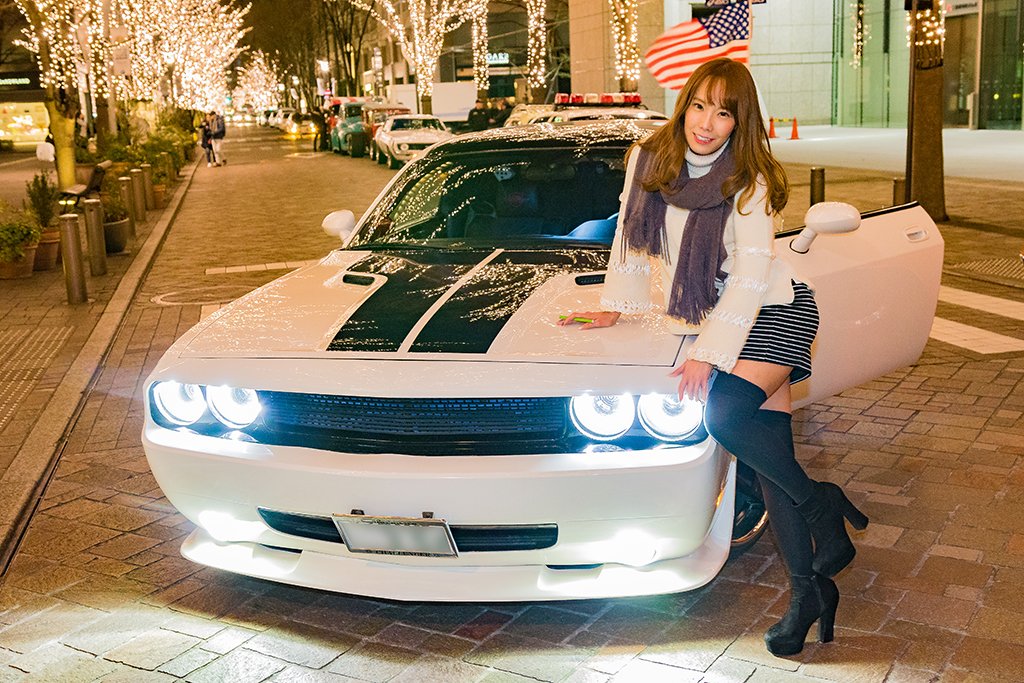 栗原祥光 Twitterissa 昨夜丸の内イルミに立ち寄ったらアメ車が大集合 その中に若い女性オーナー 立花未来 Miki Ttati さんのお姿を発見 なんと学生時代からマッスルカーに乗っていらっしゃるそうでビックリでありマッスル 美女とマッスルカーっていいよねー