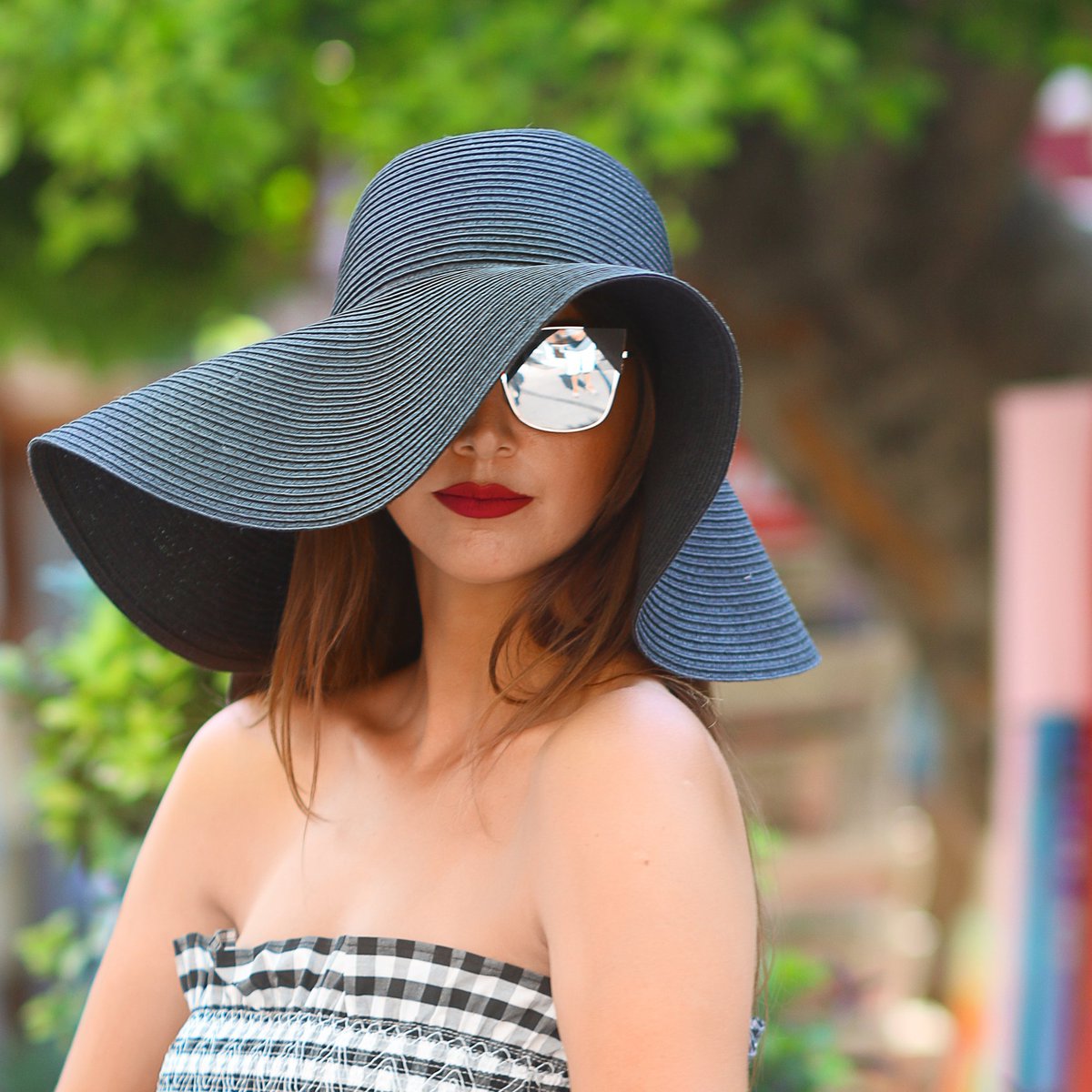 💄 Unleash your free spirit with a dash of Living Nature Wild Fire Lipstick and tackle your day with wicked confidence like this sassy lady. View Fifi Friendly's review on our Wild Fire lippy here: fififriendly.co.uk/2018/02/red-ro… 💄 #certifiedorganic #nzmade