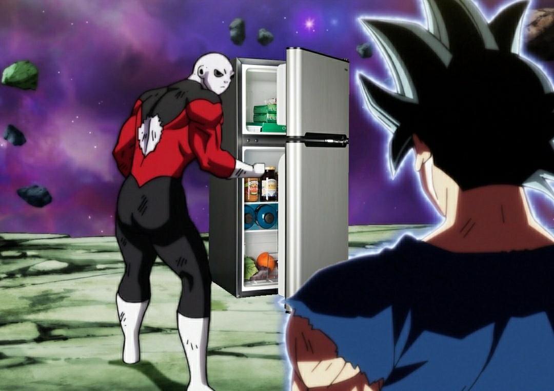 eugoku's tweet image. Quando você vai atacar a geladeira de madrugada e a sua mãe aparece