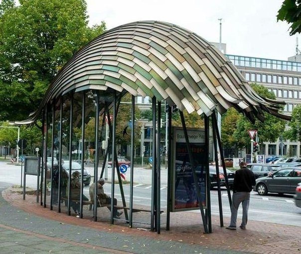 Bus:stop (крумбах, австрия). дизайнерская остановка автобусная. остановиться странно. остановиться странно. креативные остановки.