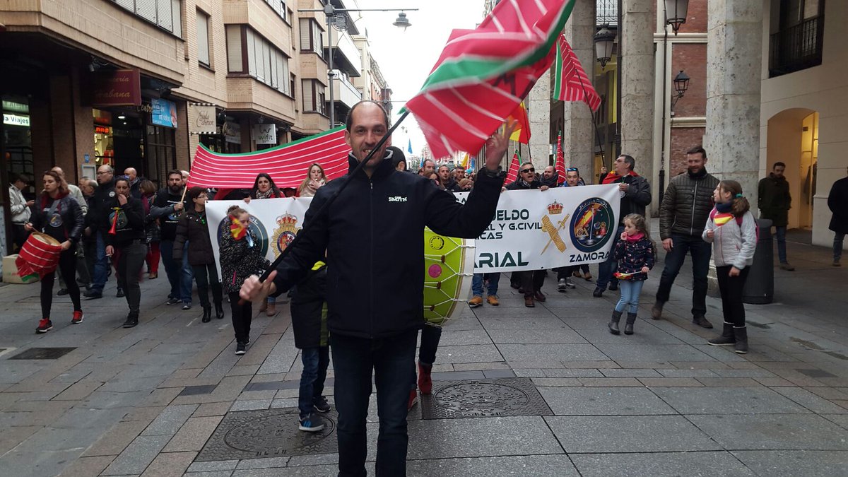 quieroalcohol21's tweet photo. jusapoler@s  en...🚆🚉
#6FLeon 🙄
#11FZamora 😆
#17FPalencia 🤣
#18FSoria ... @jusapol continúa 

Siguiente estación...
#1MBurgos 😁😁🚄
Tic, tac, Tic, ...😨  mayo ...Madrid !!
@ja_nietob no nos detendremos 👣

No podemos hacerlo.👀
@jusapolzamora por la #EquiparacionYa https://t.co/Sr36LPvv5c