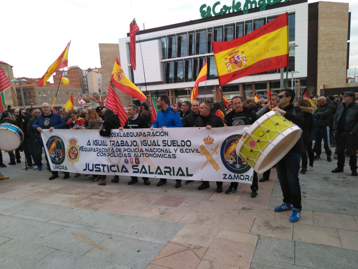quieroalcohol21's tweet photo. jusapoler@s  en...🚆🚉
#6FLeon 🙄
#11FZamora 😆
#17FPalencia 🤣
#18FSoria ... @jusapol continúa 

Siguiente estación...
#1MBurgos 😁😁🚄
Tic, tac, Tic, ...😨  mayo ...Madrid !!
@ja_nietob no nos detendremos 👣

No podemos hacerlo.👀
@jusapolzamora por la #EquiparacionYa https://t.co/Sr36LPvv5c