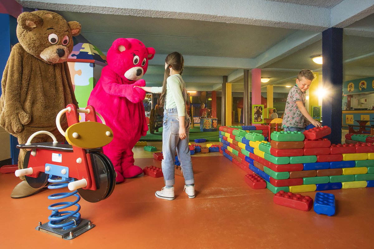 PrestonPalace's tweet photo. Check de last-minutes van Preston Palace. All-inclusive genieten is deze week wel héél voordelig! #hotel #prestonpalace #allin #vakantie #lastminutes #gratisupgrade #zwemparadijs #indoorkermis #entertainment 
 https://t.co/EjpC0XDmVp https://t.co/pHiKIVpYLT