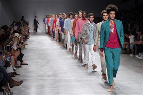 SPENDportugal's tweet image. As propostas dos mais influentes designers de moda portugueses tomaram conta da passarela durante a #SemanadaModa de #Lisboa. Esta edição, que antecipa as tendências do próximo verão, teve a LUZ como protagonista: ow.ly/YQpU30itKGZ  #SPENDIN #Essence