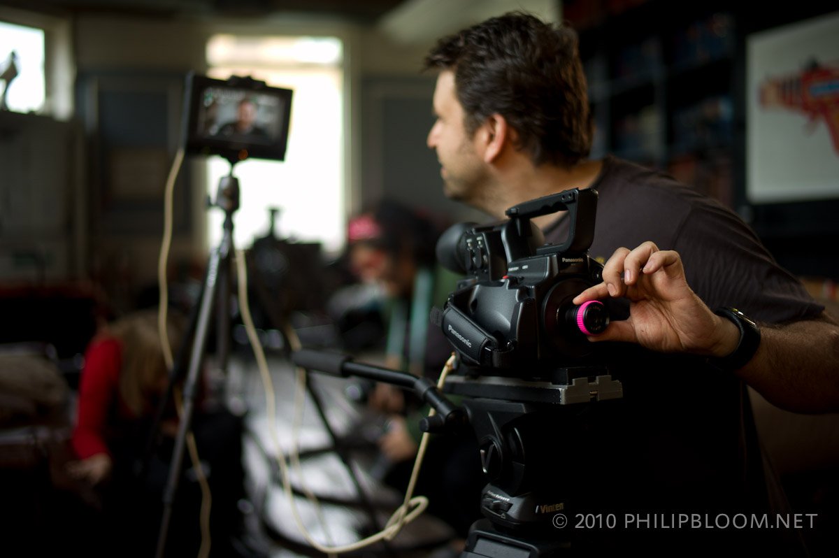 anamorphot's tweet image. Throwback! Our dear friend @PhilipBloom using our @slrmagic toy lens on a TURIN BRAKES music video! We've come so far since then.  philipbloom.net/blog/turinbrak…