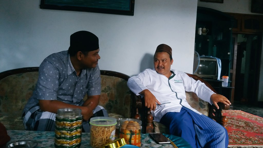 ninikwafiroh's tweet photo. Hingga saat ini ikan lemuru pun belum ada. Pak Syamsul sebagai nelayan berharap "paceklik" ini segera berakhir. https://t.co/f8giP86BAM