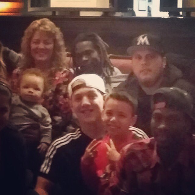 Aka_Akapella's tweet photo. @Berty_2Times My brother Tavon earned his wings tonight.He was murdered and I’m praying justice be swift! Love you Tavon!! Watch over your brothers,they need you rn! 🙏🙏🙏 https://t.co/dgweUgazBJ