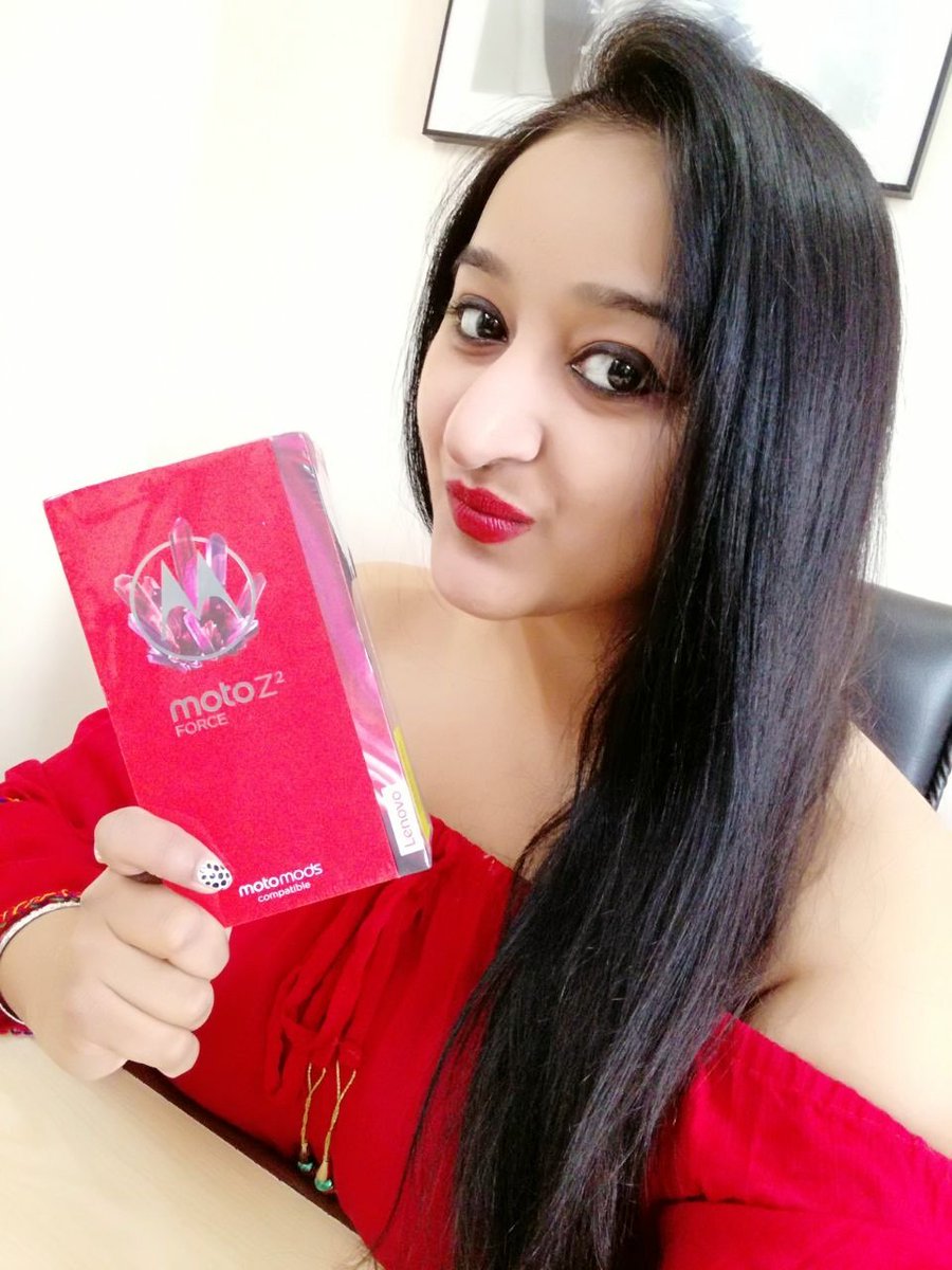 thenutrigurl's tweet photo. MOTO Z2 FORCE... JUST ARRIVED... @motorolaindia @thenutrigurl @YouTubeIndia #MotoZ2Force #MotoTurboPowerMod https://t.co/IU8N7EAcrR