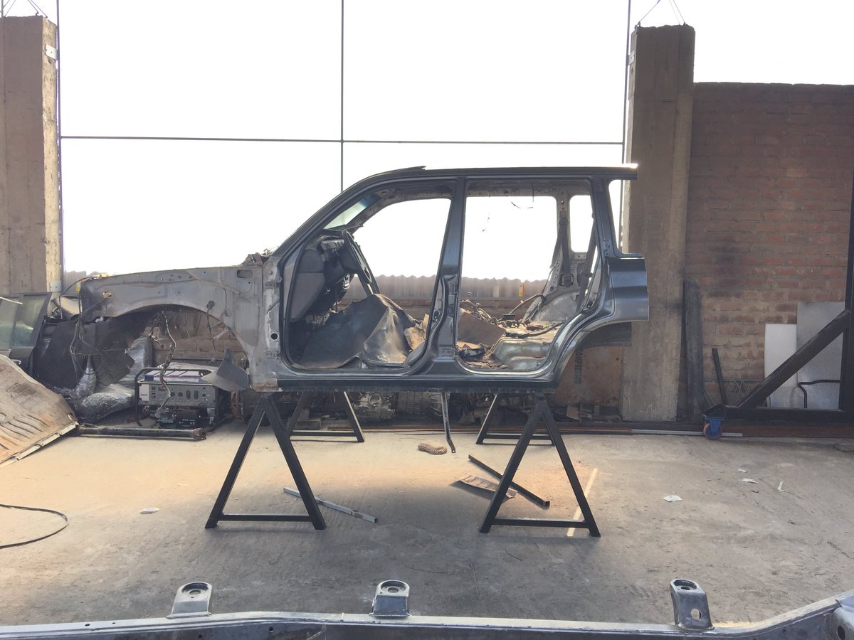 ToyotaAddict's tweet photo. Otro ejemplo, le sacaron la zona de carga a #LaRata, la camioneta #LandCruiser #Fzj105 taller que @Rent2Race llevo al dakar como asistencia, resultado... closet de herramientas #LandCruiser #ComingSOON 👊🏻😎 todo sirve! “One man trash is other man treasure” https://t.co/zZM6kjssWJ