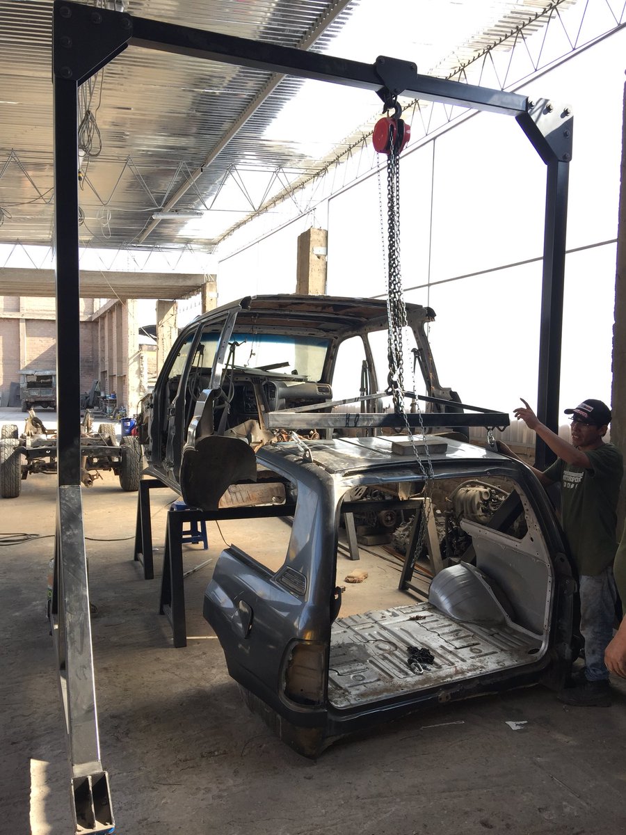 ToyotaAddict's tweet photo. Otro ejemplo, le sacaron la zona de carga a #LaRata, la camioneta #LandCruiser #Fzj105 taller que @Rent2Race llevo al dakar como asistencia, resultado... closet de herramientas #LandCruiser #ComingSOON 👊🏻😎 todo sirve! “One man trash is other man treasure” https://t.co/zZM6kjssWJ