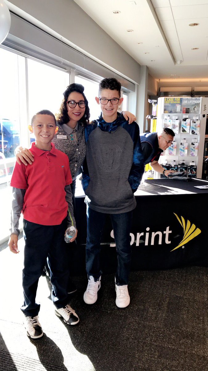 Victoria_SOKY's tweet photo. I am happy to announce Sprint and I have come a long way. Thanks Sprint. #AssistantManager #Albuquerque #Menaul https://t.co/y3HwWyBhoW