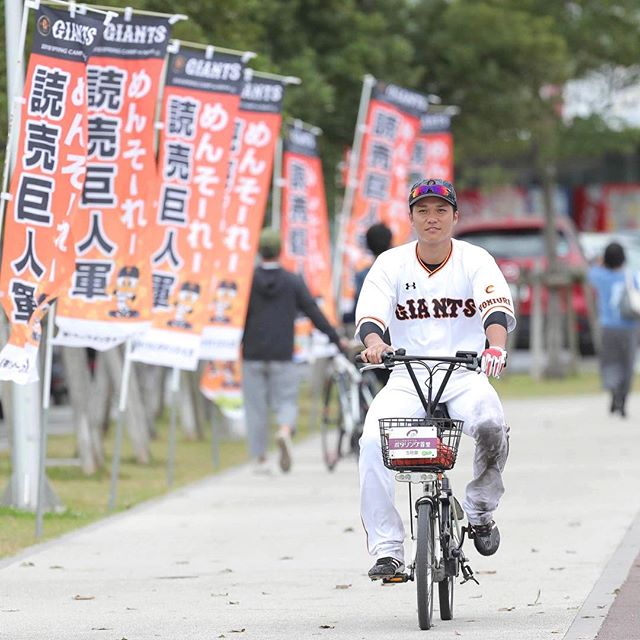 Uzivatel スポーツ報知 巨人取材班 Na Twitteru Instagram 巨人沖縄キャンプ 自転車でサブグランドに向かう坂本勇 奥武山運動公園 スポーツ報知 巨人 ジャイアンツ 沖縄キャンプ 坂本勇人 Https T Co Zyo9q7iwmh Giants ジャイアンツ Https T Co