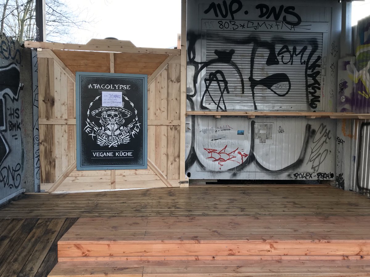 wonnekiez's tweet photo. Bald gehts los!
#leipzig #connewitz #Atacolypse https://t.co/djbf13i251