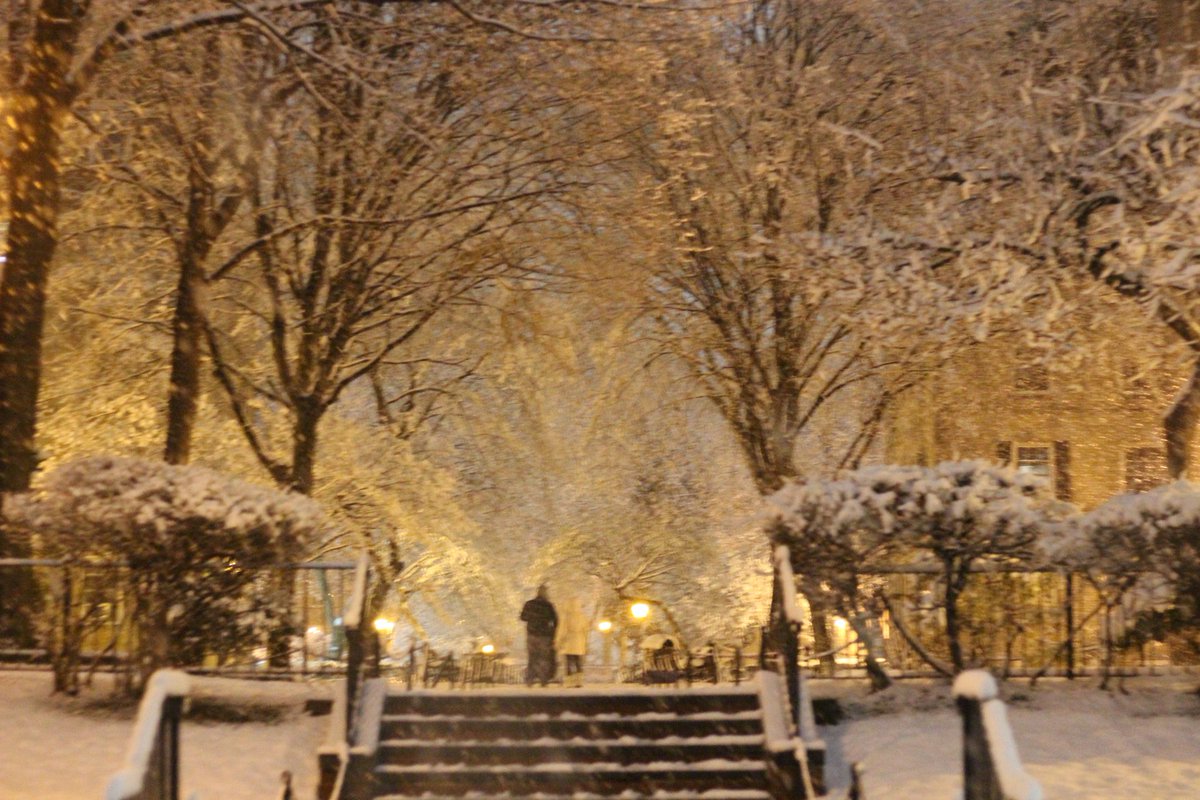 wally5187's tweet photo. Snow day 🌨🌨🌨❄❄ #snow #SnowStorm #snowday #SnowDays2018 #NewYork #Queens #picoftheday https://t.co/KW0gFhCjOD