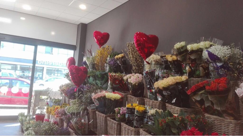 Valentijnsdag ballonnen verzorgd bij de Hema en de bloemenwinkel❤️