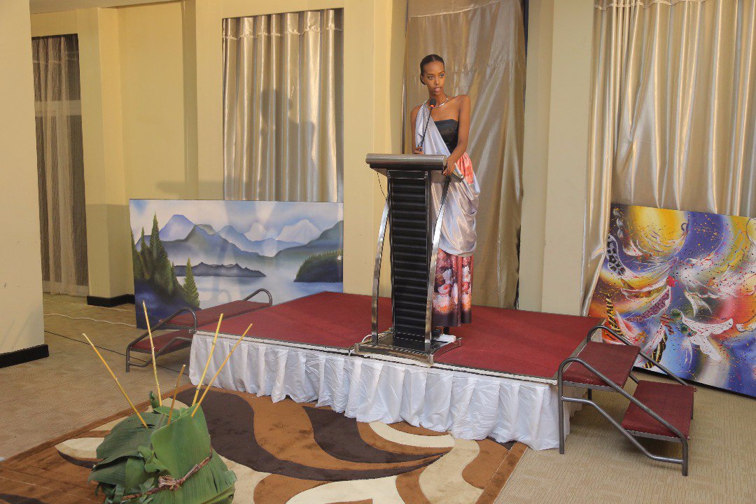 MissRwandaDotRW's tweet photo. During 'Igitaramo njya/mva rugamba', current Miss Rwanda @MissRwanda2017 presented major achievements during her reign. Some of them include; participating in Miss World 2017 in China, promoting Made in Rwanda products, helped 200 cataract patients undergo free surgery https://t.co/5IxA0O51DN