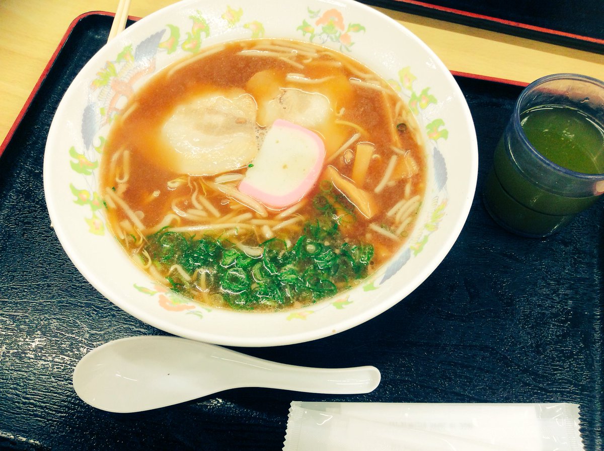 Thores柴本 装画家 トーレスしばもと とれとれ市場のとれとれ横丁でお昼ご飯 和歌山ラーメン 700円 を食べました Thores柴本 装画家 トーレスしばもと とれとれ市場のとれとれ横丁でお昼ご飯 和歌山ラーメン 700円 を食べました