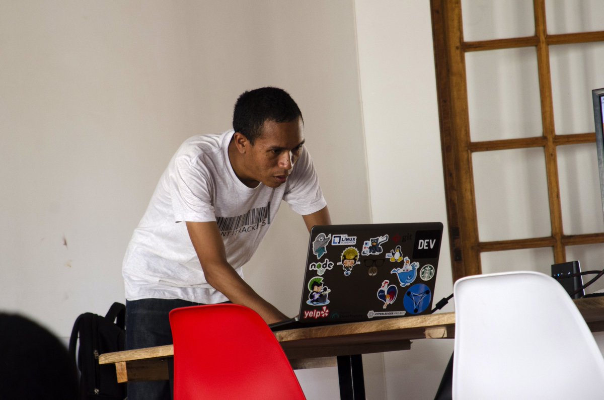 rasolofonirinae's tweet photo. Les partages et les échanges font toujours plaisirs :) 
#Workshop Initiation à #NodeJS avec l'équipe #TechZara chez #Passion4Humanity #P4H https://t.co/eMd8kyPmNa