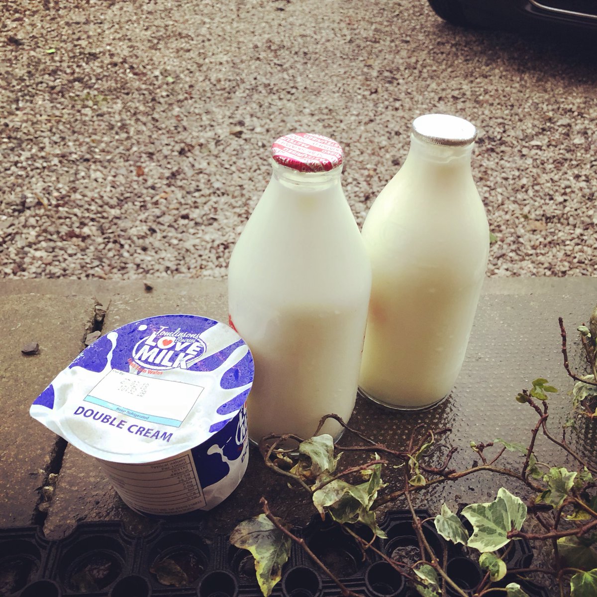 It felt like Christmas this morning....doorstep deliveries now in Nercwys. Local full fat milk on my cereal with cream. Oh yes!!!! Thank you Richie Hayes. #welshmilk #tomlinsonsdairies #doorstepdelivery #milkrevolution #supportlocal #simplethings #reusablebottles