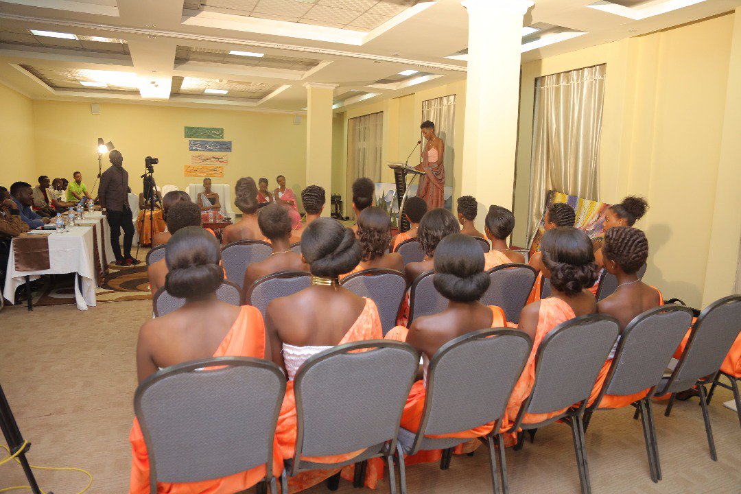 MissRwandaDotRW's tweet photo. Third runner-up in Miss Rwanda 2017 Queen Kalimpinya presenting her achievements during 'Igitaramo njya/mva rugamba'. #MissRwanda2018 https://t.co/pMtEhl1uGq