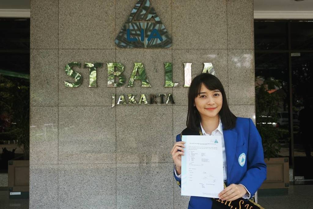 kinalovaSMG's tweet photo. [Kinalstagram] 16,5 tahun sekolah dari SD sampai S1.
Thank you akhirnya semuanya berjalan lancaaar. Yaaaa tapi paling seru kuliah sambil kegiatan JKTsi wkwkwk

Devi Kinal Putri S.Hum
Humaniora ya wkwkwkwk
外国語大学から卒業しました😍
.
.
.
.
.
.
.
.
#kinal #graduation https://t.co/YJzTcy02l1