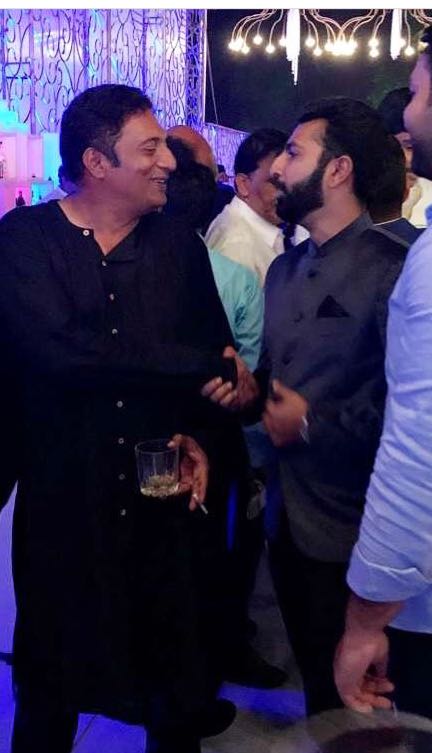 youdle's tweet photo. @Purple_Truth @prakashraaj @dp_satish Wow again @prakashraaj looks like you are more than just acquaintances, aren't you?
#JustAsking #Btw
#Cong5StarSurrender #GoonsOfCongress
#GoonsOfIndia https://t.co/C3ONlNBP5U
