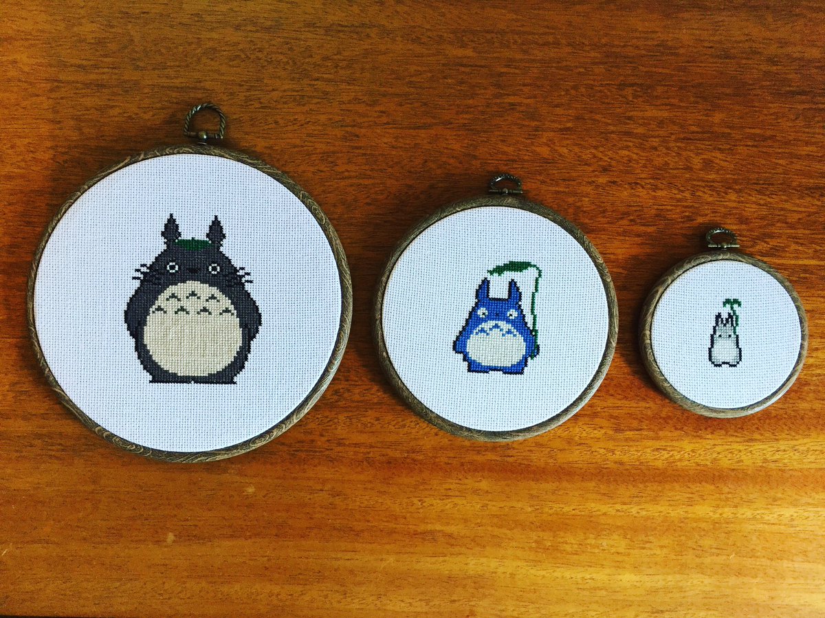 By_Chand_'s tweet photo. And they're done @rumpuncher! π #crossstitch #crossstitchersofinstagram #crossstitchart #embroideryhoopart #stitchedbychand #handmade #sheffieldmakers #customorder #homedecor #studioghibli #totoro #allthetotoros #stitchfriends #bffs https://t.co/A0mHdv6oYG