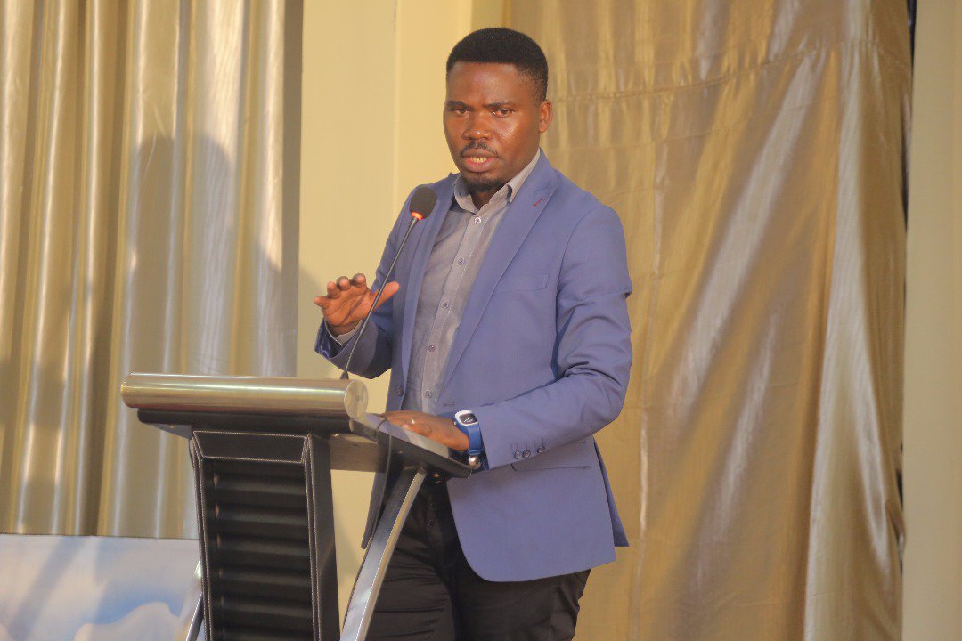 MissRwandaDotRW's tweet photo. Hon @Bamporikie thanked #MissRwanda2018 contestants for showing a lot of promise after presenting great ideas. He emphasized that Miss Rwanda is about contributing to society, not about the limelight. @SoniaRolland https://t.co/qpsYSSuXdk