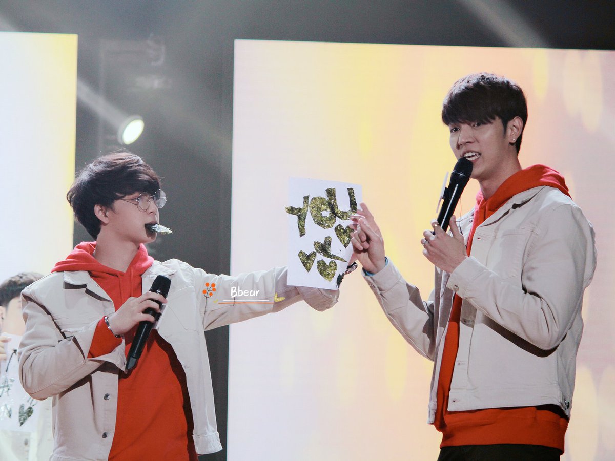 _neokong's tweet photo. Day29_ The scene you expect meet in SS2

In fact, all the scenes are expected, but P'Pha is expected to introduce his friends to Wayo as his boyfriend.

#ก็อตบาส 
#godbas 
#recommendgodbasin30days https://t.co/fePD76tV6c