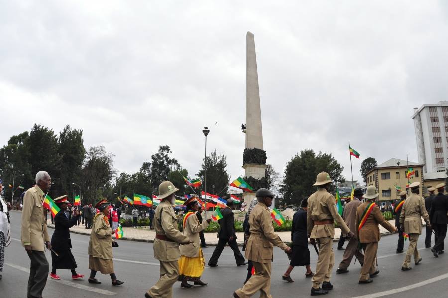የካቲት 12 ቀን 1929 በፋሺስት ጣልያን ጭፍጨፋ በ3 ቀናት ውስጥ ከ30 000 በላይ ኢትዮጵያውያን በግፍ የተጨፈጨፉበት የሰማዕታት ቀን ለሰማዕታቱ መታሰቢያነት በቆመው በ6 ኪሎው የየካቲት 12 የሰማዕታት ሐውልት አጠገብ እየተከበረ ይገኛል… #ShegerFM #Ethiopia