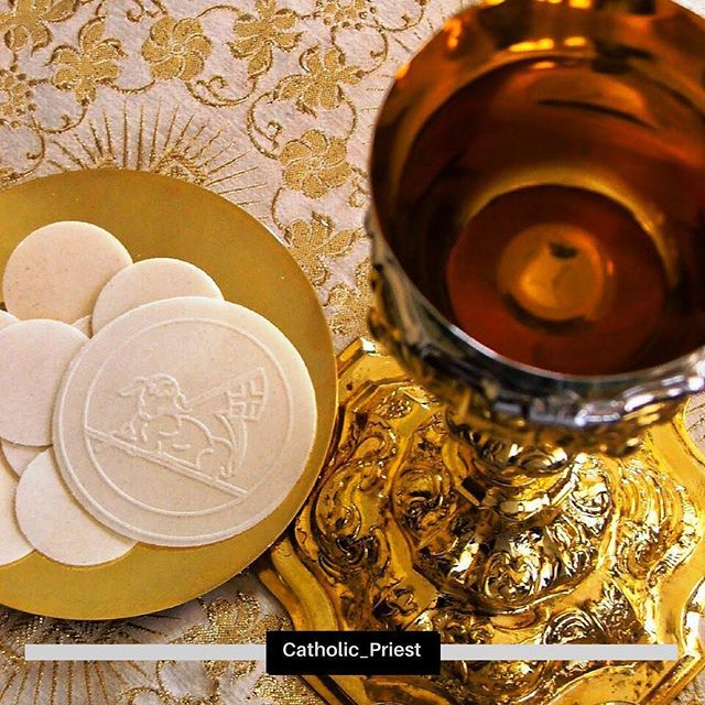 Catholic_Priest's tweet photo. "I hunger for the bread of God, the flesh of Jesus Christ ...; I long to drink of his blood, the gift of unending love." - #SaintIgnatiusofAntioch
.
📸 Ofrenda Permanente/© arosadocel/Flickr #SacredArtandImages
.
.
#Praying—#Fasting—#Almsgiving
#justp… https://t.co/UStDNCAGdv https://t.co/gHPuMVhpjk