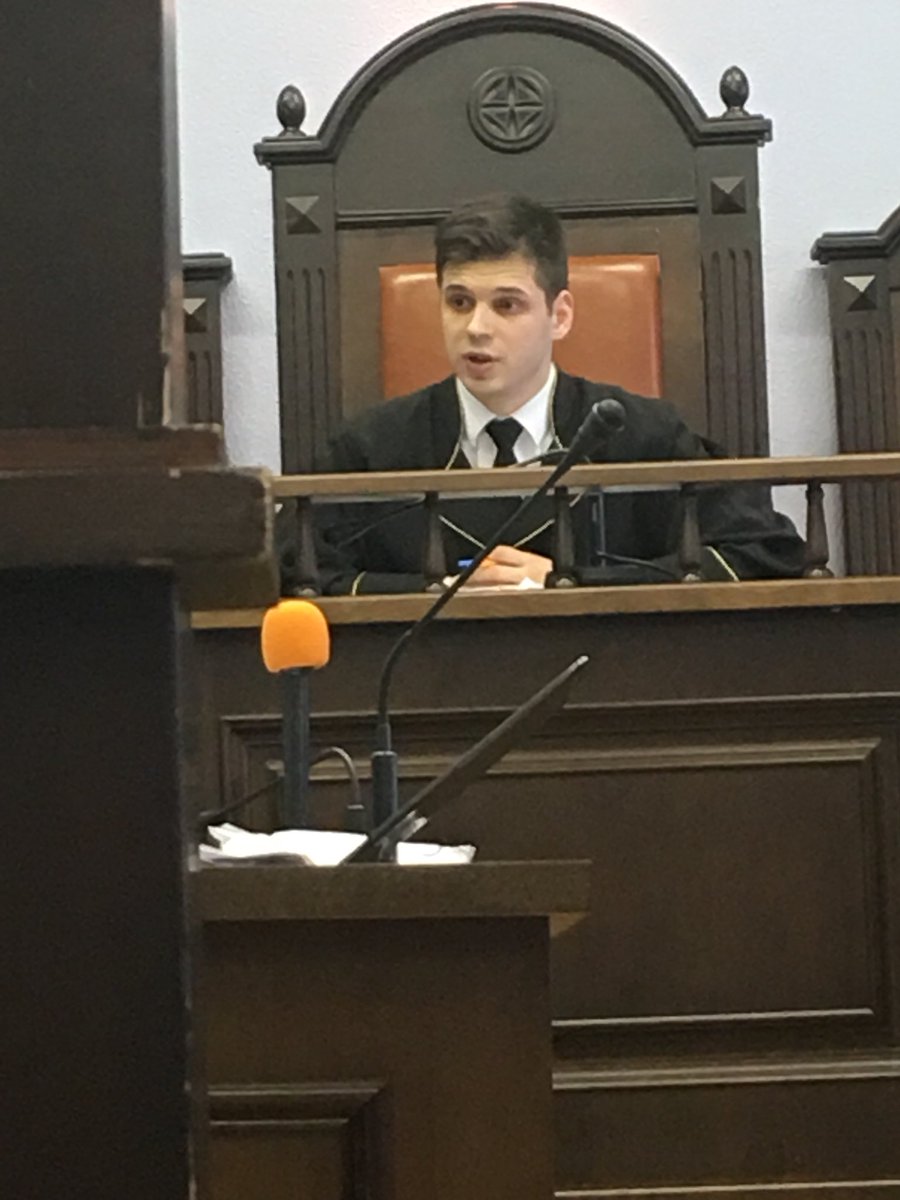 Суддзя не адстае ад сакратара. Модны, стыльны, малады!