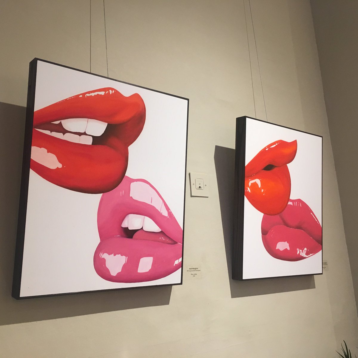 dcontempart's tweet photo. We absolutely love the titles of Sara Popes paintings..
.
MANNEQUIN
Oil on Gesso Covered wood panel
50cm x 60cm. .
PRIVATE NUMBER
Oil on Gesso Covered wood panel
50cm x 60cm. .
Show continues until the 9th of March! π #SaraPope #dcontemporary #contemporaryart #glitter #gloss https://t.co/MiQYcGDKUh