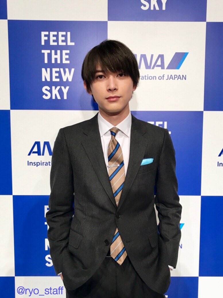 ryo_staff's tweet photo. 吉沢がANA国内線「ANA Wi-Fi Service」のCMに出演させていただくことになり、記者会見に出席してまいりました‼️綾瀬はるかさんの弟役ということにもスタッフも含めてウキウキしています😊TV CMのOA、ポスターなども今日から始まっていますので、是非チェックしてください✨
https://t.co/tKryCSvQJn https://t.co/dLdtCHCDMh