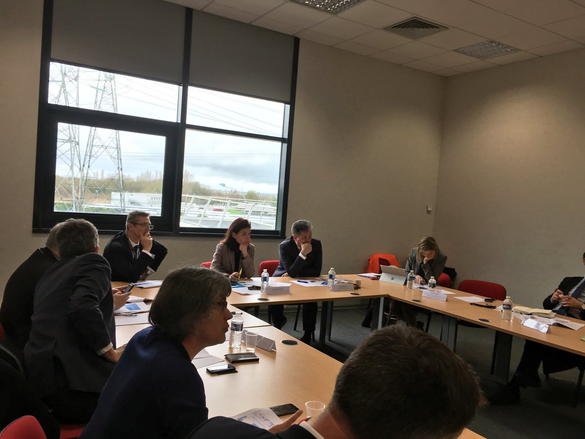 C_MORANCAIS's tweet photo. À la Centrale thermique de #Cordemais, présentation du Groupe EDF et des enjeux en #PaysDeLaLoire. #TransitionEnergétique https://t.co/RGzNjWT9Hw