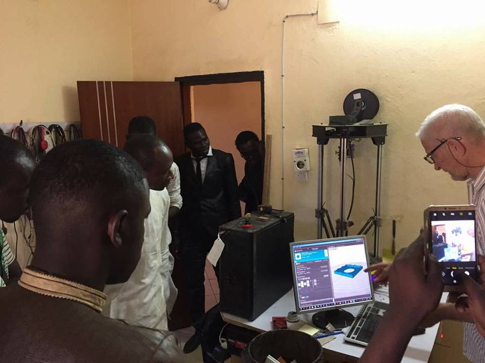 EmmanuelBama's tweet image. Visite du Labo Makers, Robotique et Impression 3D avec Hank

#ESCT #PoleTech