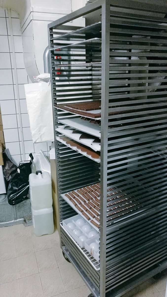 SwissTravels's tweet photo. 巧克力品尝 日内瓦 (Geneva) - 奖 (Gault Millau)
Du Rhône Chocolatier
Tasting Chocolate - Gault Millau Prized https://t.co/y8P9n8FSII