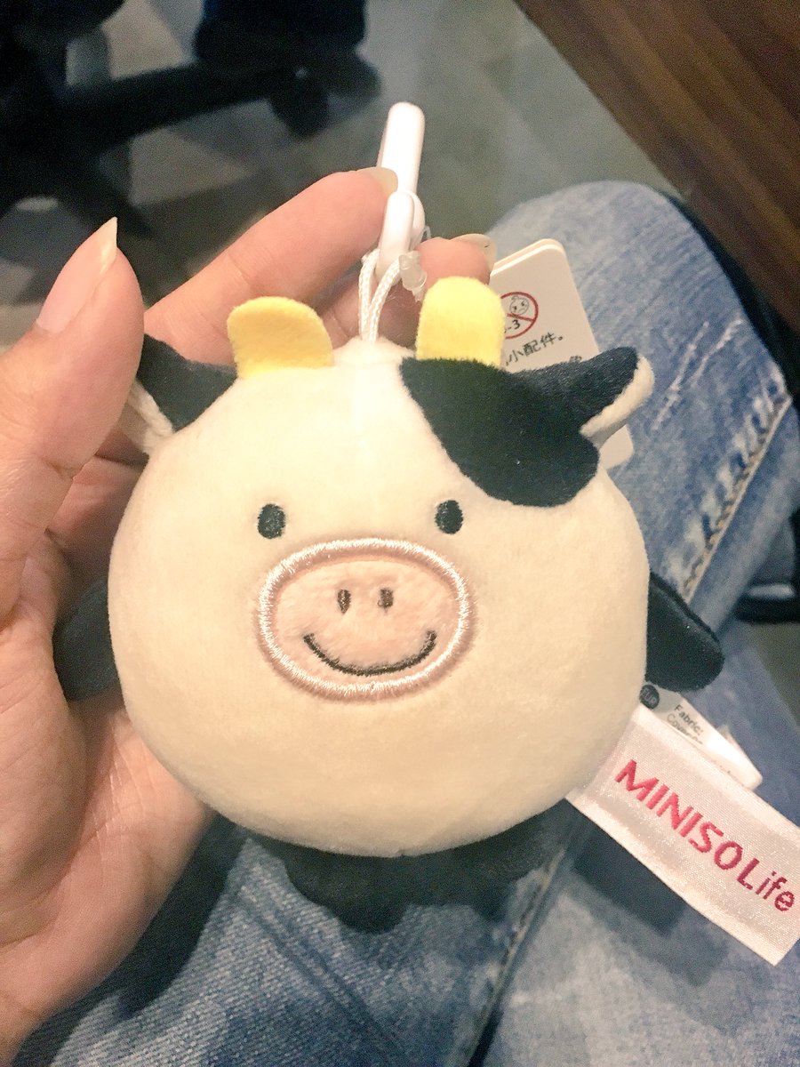 mahobili's tweet image. My boss got me a cow @HumayunHaroon 😂😂😂😂🐮