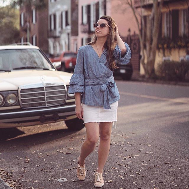 emilylew's tweet photo. Classic Charleston .
.
.
.
.
.
.
.
.
.
.
#someprettything #bloggerunion #pursuepretty #flashesofdelight #adventureawaits #travelstyle #travelstagram #aquietstyle #fromwhereistand #scenic #abmlifeisbeautiful #abmtravelbug #streetstyle #vintagestyle #ootd #cityscape #springfas… https://t.co/mc6GV1crDk