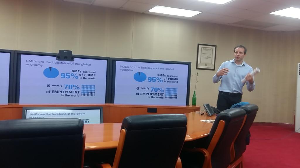 #Chocothon: <a href="/MathieuLamolle/">Mathieu Lamolle</a> -Senior Advisor Sustainability Standards &amp; Value Chains, T4SD, ITC- sharing about International Trade Centre's work &amp; introducing participants to the 'Empower Producers' event @ Institute of Distance Learning in #KNUST, #Kumasi.