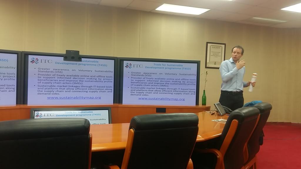 #Chocothon: <a href="/MathieuLamolle/">Mathieu Lamolle</a> -Senior Advisor Sustainability Standards &amp; Value Chains, T4SD, ITC- sharing about International Trade Centre's Trade for Sustainable Development &amp; Sustainability Map, etc @ event @ Institute of Distance Learning in KNUST, Kumasi.