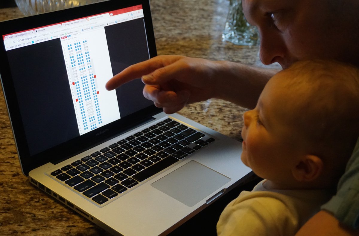 _NattyP's tweet photo. My #family loves to #travel so for #familyDay, I asked some friends about their must-have #babytravel items. Check out their answers on the blog: https://t.co/X7OKPigEiC #nobabyunhugged #ad https://t.co/UptXFIiUMH