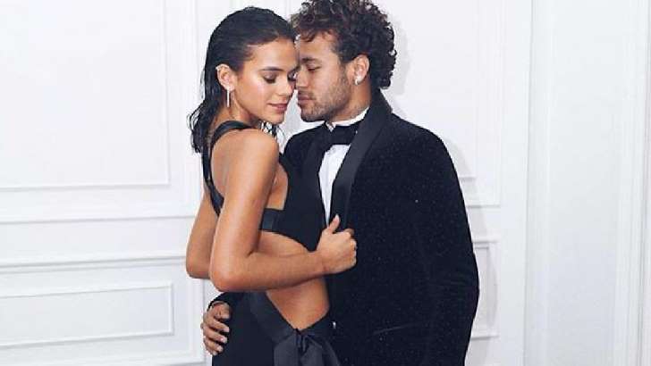aydproductions's tweet photo. Novia de Neymar desata rumores de traspaso al Madrid https://t.co/yBhj8UpcXb https://t.co/RM2eMiRGSs