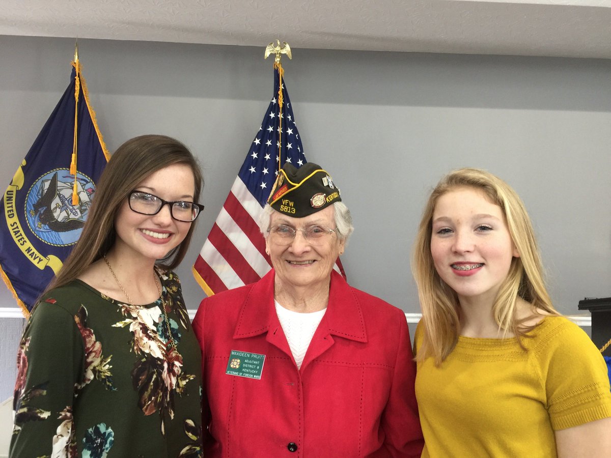 GCHSCCReady's tweet photo. Thank you to Maxideen Pruitt, senior, Grace Frank, and 8th Grader Anna Coffey for sharing your love for America. #iamGreenCounty #DragonPride https://t.co/pVnTAdYK8a